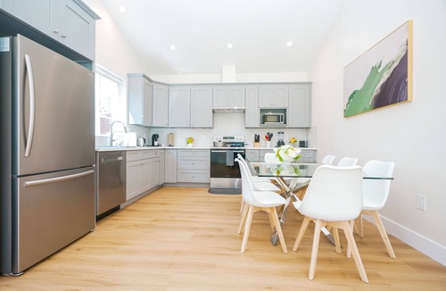 San Tomas House | Newly Built 3BR/2.5BA Modern Retreat in Campbell