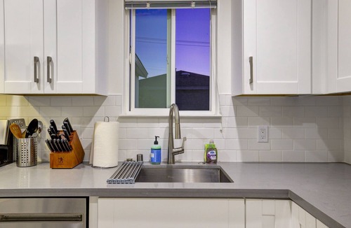 Downtown Cottage | NEWLY FURNISHED! RECENTLY RENOVATED! CUTE SPACE! CLOSE TO SFO!