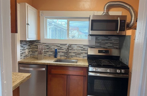 Oakland Apartment | Newly furnished near lake merrit, new Chinatown - 30 days minimum