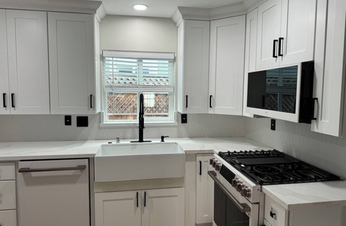 Aptos Cottage | Newly Rebuilt Aptos Cottage · Walk to Seacliff · RV Parking with Full Hookups