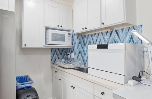 Paradise Valley Apartment | Newly Remodeled Sparkling Clean 1-bedroom apartment with AC near SF/SFO+EV