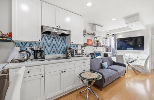 Paradise Valley Apartment | Newly Remodeled Sparkling Clean 1-bedroom apartment with AC near SF/SFO+EV
