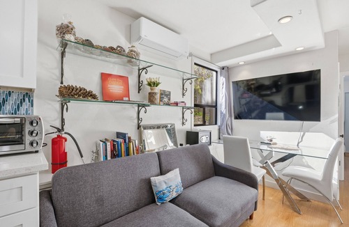 Paradise Valley Apartment | Newly Remodeled Sparkling Clean 1-bedroom apartment with AC near SF/SFO+EV