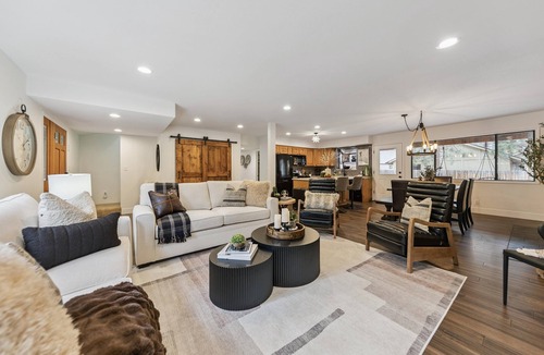 Tahoe Keys House | Newly Remodeled Cozy Cabin 4BR 3BA Hot Tub