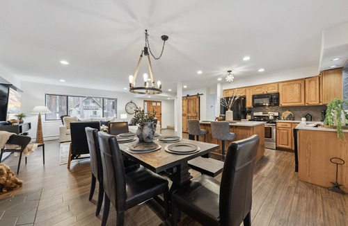 Tahoe Keys House | Newly Remodeled Cozy Cabin 4BR 3BA Hot Tub