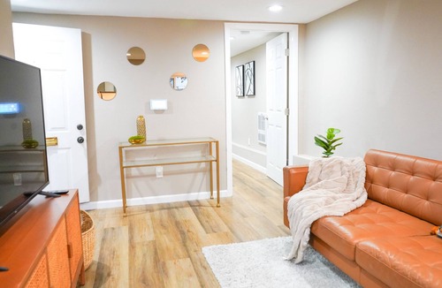 Longfellow House | Newly Remodeled cozy 1 bedroom unit close to Public transportation , BART, & SF