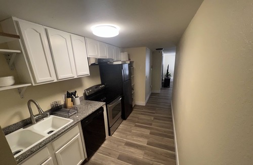 North Oak Park Apartment | Newly Remodeled Victorian Triplex 2B/1Ba 10min from downtown Sac w/private patio