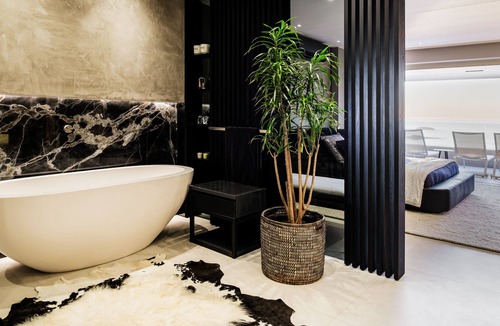 Camps Bay Apartment | Newly renovated, furnished, 3 bedroom, 3.5 bathroom apt, stunning ocean views