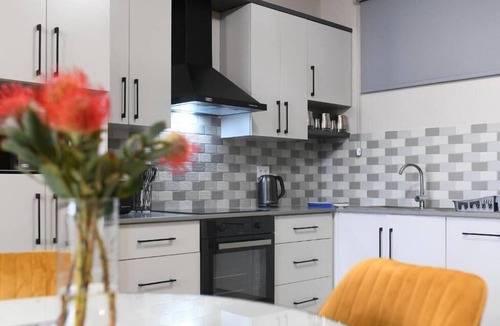 Menlo Park Apartment | Next To Apartment Hotel