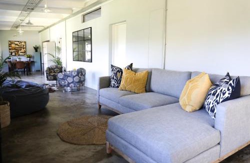 Drummond Apartment | Nguni Place - a self-catering, modern apartment.