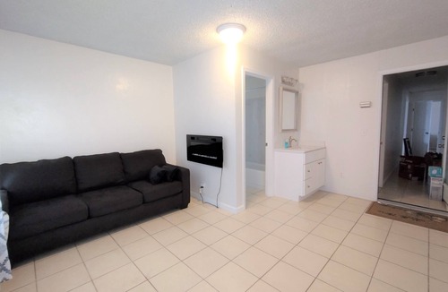 Richmond House | Nice 4br/3bath house unit walk to Del Norte BART