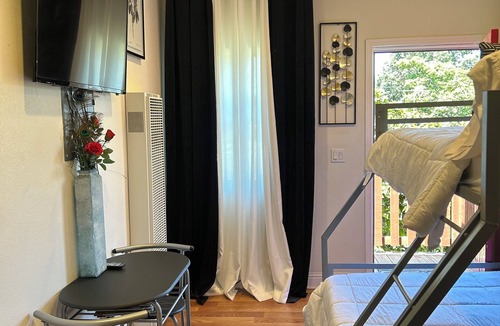 East Palo Alto Apartment | Nice one bedroom apartment for short getaways or temporary housing w/fast WiFi