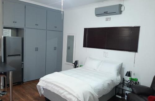 Kimberley House | Nikita's Self-catering Haven 2
