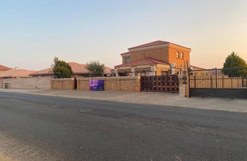 Kimberley House | Nimza K Guesthouse