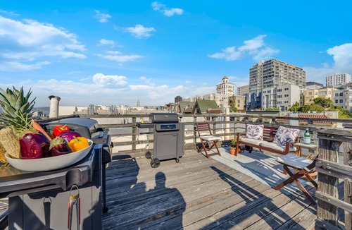 Nob Hill Apartment | Nob Hobbing on Nob Hill-ROOF DECK VIEWS OF GOLDEN GATE BRIDGE-Gorgeous Sunsets!