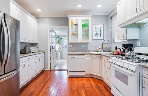 Noe Valley Apartment | Noe Valley, San Francisco Spacious Flat available April 1, 2027