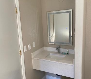 North Junior College Neighborhood Association Hotel | North Bay Inn Santa Rosa