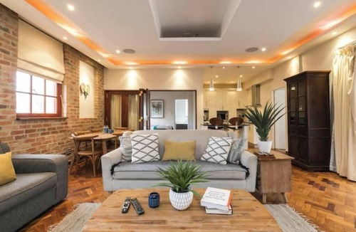 Downtown Johannesburg Apartment | NYC styled, 3 bed, City Centre Apartment!