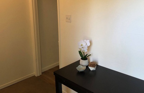 Sequoyah Apartment | Oakland Hills Retreat