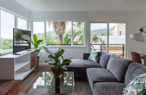Sequoyah Apartment | Oakland Hills Retreat