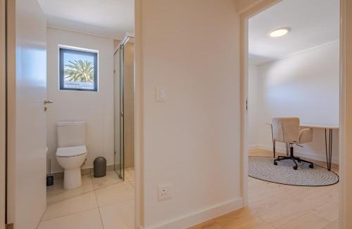 Hermanus City-Centre Apartment | Oakwood Hermanus