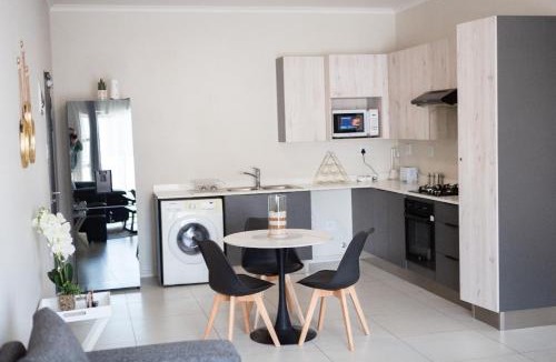 Greater Johannesburg Metropolitan Area Apartment | Oasis Comfort Apartment