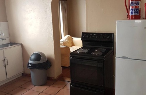 Oudtshoorn Hostel | Oasis Shanti Backpackers