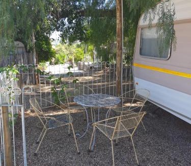 Oudtshoorn Hostel | Oasis Shanti Backpackers