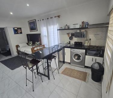 Kimberley Apartment | Oasiselfcatering guest house