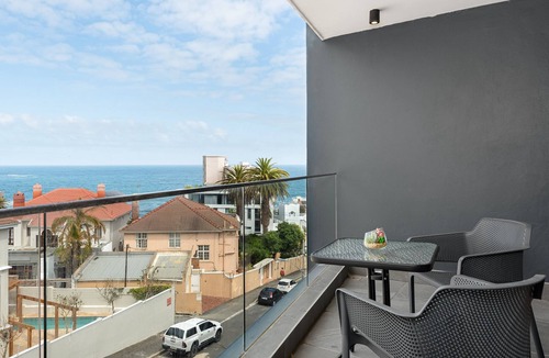 Sea Point Promenade Apartment | Ocean and Mountain Views From Bantry Bay Apartment