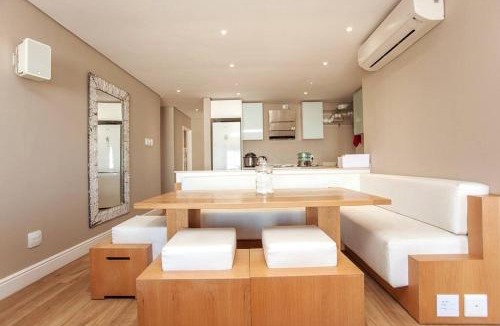 Pollok Beach Apartment | Ocean living @ Summerseas