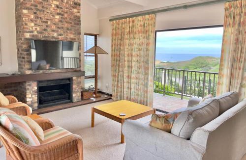Port Alfred Villa | Ocean Mooring Beach Villa Sea View