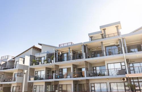 Winklespruit Apartment | Ocean View Escape with Private Rooftop -Sancta Maria