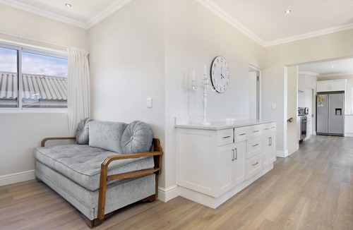 Sandbaai House | Ocean View Family Beach House