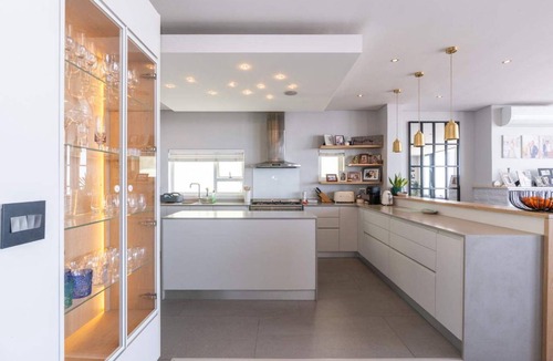 Green Point Apartment | Ocean Views 5 Bedroom Apartments
