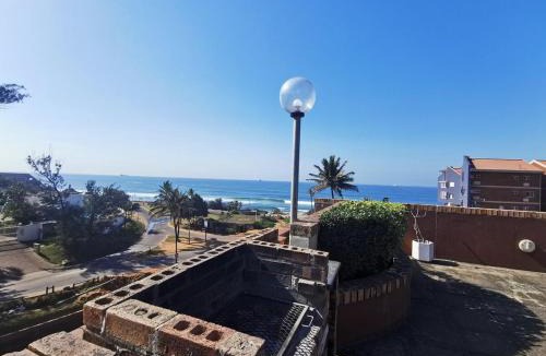 Umdloti Apartment | Ocean Waves Umdloti 2 Adults & 1 Child