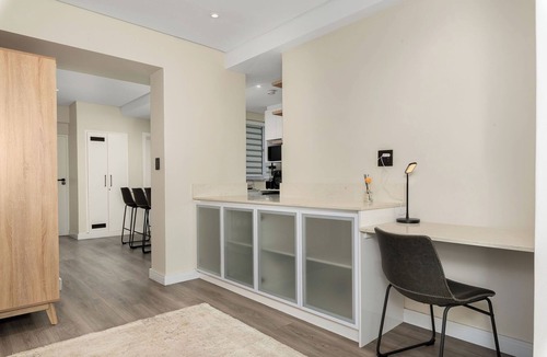 Three Anchor Bay Apartment | Oceanfront Bliss, Luxury Seaside Escape