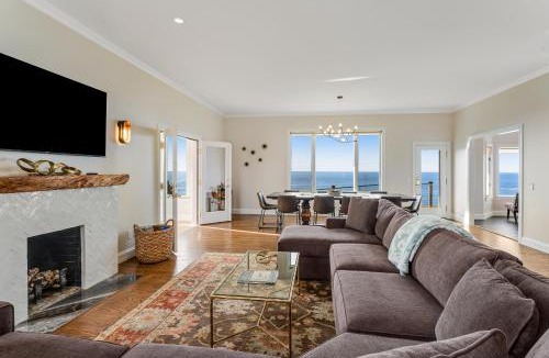 Caspar House | Oceantfront Estate with Luxury Kitchen & Game Room