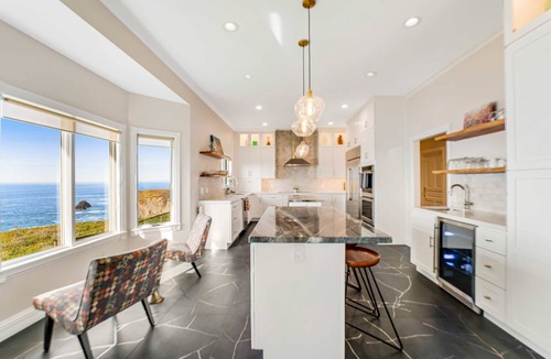 Caspar House | Oceantfront Estate with Luxury Kitchen & Game Room