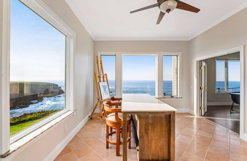 Caspar House | Oceantfront Estate with Luxury Kitchen & Game Room