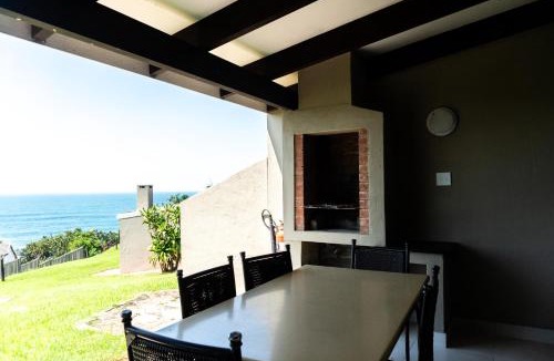Shaka's Rock Apartment | Oceanview Oasis SEAVIEW - PRIVATE BRAAI - 9 HOLE PUTT-PUTT - TENNIS