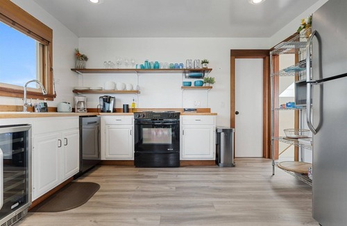 Dillon Beach House | Oceanview Playcation! Dillon Beach! Hot Tub & Fire Table~Agua La Vista