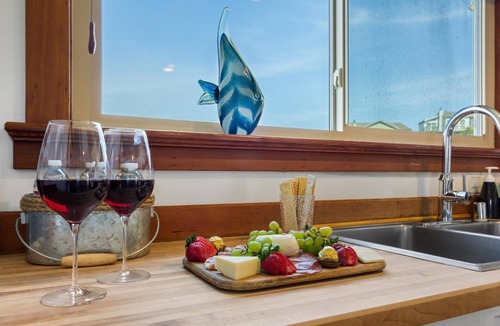 Dillon Beach House | Oceanview Playcation! Dillon Beach! Hot Tub & Fire Table~Agua La Vista