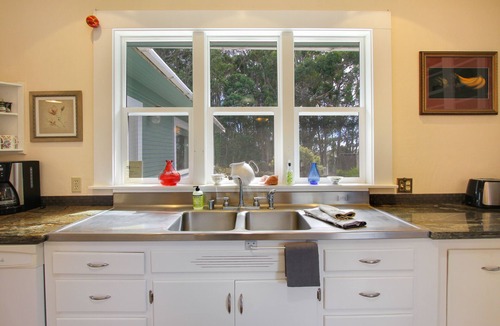 Albion House | Oceanview property with free WiFi, cable, private hot tub, & gas grill