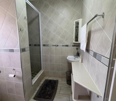 Ekurhuleni House | Oewerpark Accommodation