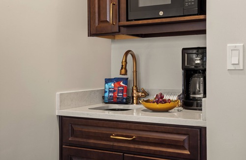 Fillmore District Resort | OFFICIAL LISTING | Wyndham - Inn at the Opera Ballet Suite w/Free WiFi