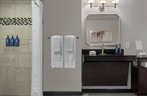 Lower Nob Hill Resort | OFFICIAL LISTING | Wyndham Canterbury at San Francisco 1BR Near Union Square