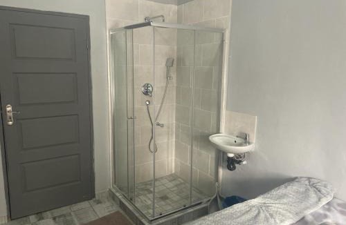 Berea House | OlimG Stays Budget Room1