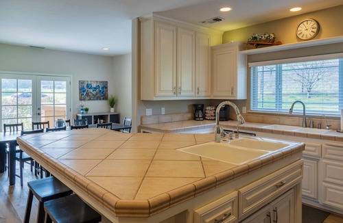 Templeton House | Olive Orchard + Pool + Hot Tub | Hilltop Views | Hidden Hills Olives and Oaks