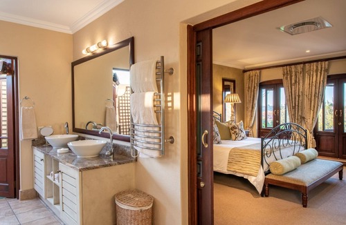 White River House | Oliver's Restaurant & Lodge